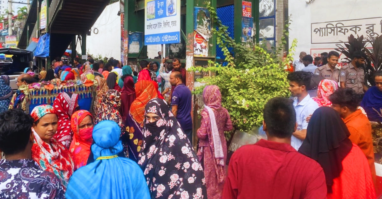 ঈদের ছুটি শেষে চাকরি নেই: ১,৮৬৮ শ্রমিক ছাঁটাইয়ে সাভারে বিক্ষোভ