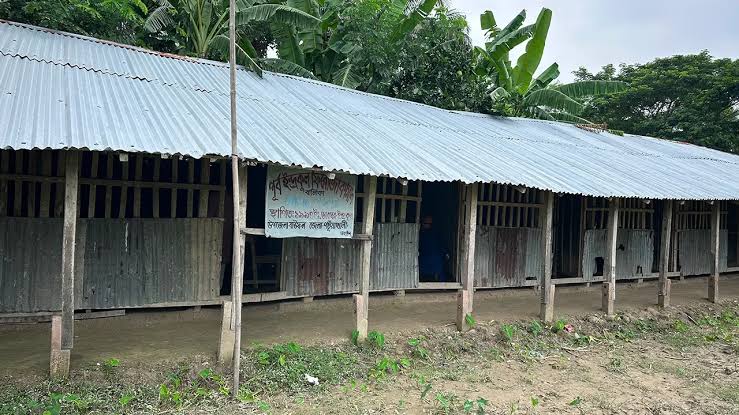 ৫ শিক্ষার্থী নিয়ে চলছে মাদ্রাসা, কর্মরত ১৭ শিক্ষক-কর্মচারী