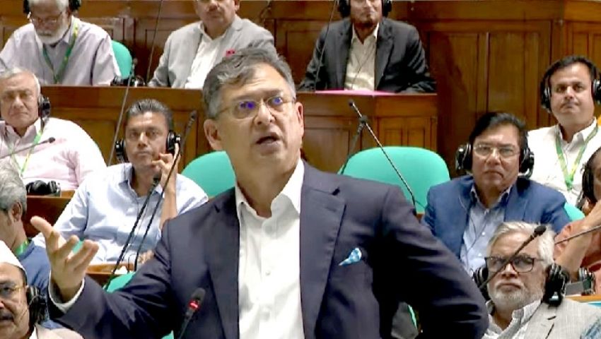 ইসলামী ব্যাংক ইস্যুতে সংসদে উত্তাপ: ‘ইসলামের দোহাই’ মন্তব্যে তীব্র রাজনৈতিক বিতর্ক নেতৃত্ব পরিবর্তন, ঋণ অনাদায় ও গ্রাহক আন্দোলন ঘিরে সরকার–বিরোধী মুখোমুখি অবস্থান
