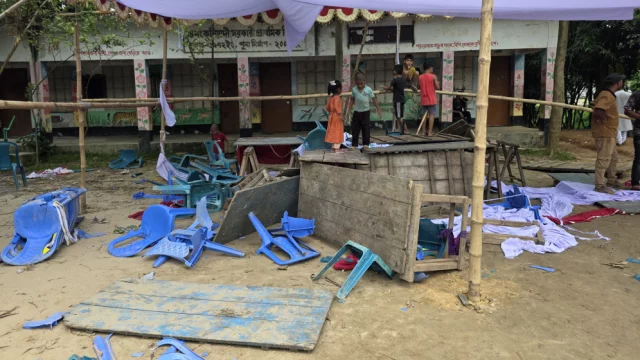 রূপগঞ্জে এনসিপির অনুষ্ঠান শুরুর আগে হামলা, মঞ্চ ভাঙচুর; আহত ১০