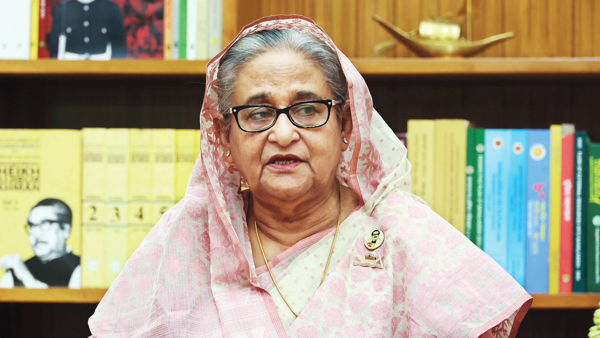 দিনদুপুরে পালিয়ে গিয়ে মাথা উঁচু করে দেশে ফিরতে চাচ্ছেন শেখ হাসিনা