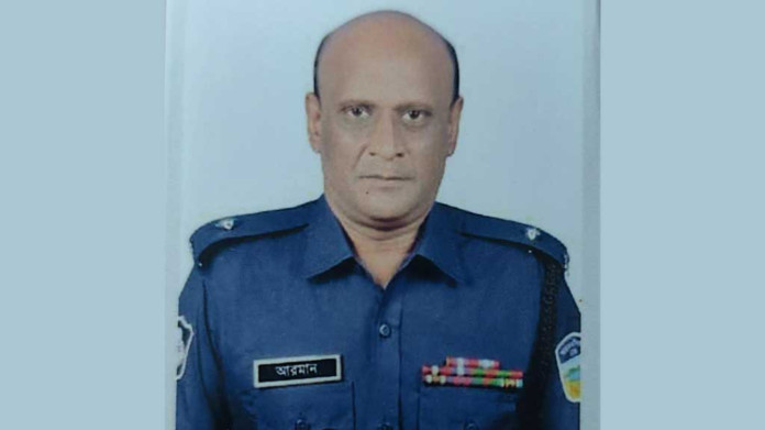 অভিযান চলছিল বাইরে, ভেতরে বৈঠক! মাদক কারবারির সঙ্গে ওসির যোগসাজশের অভিযোগ।