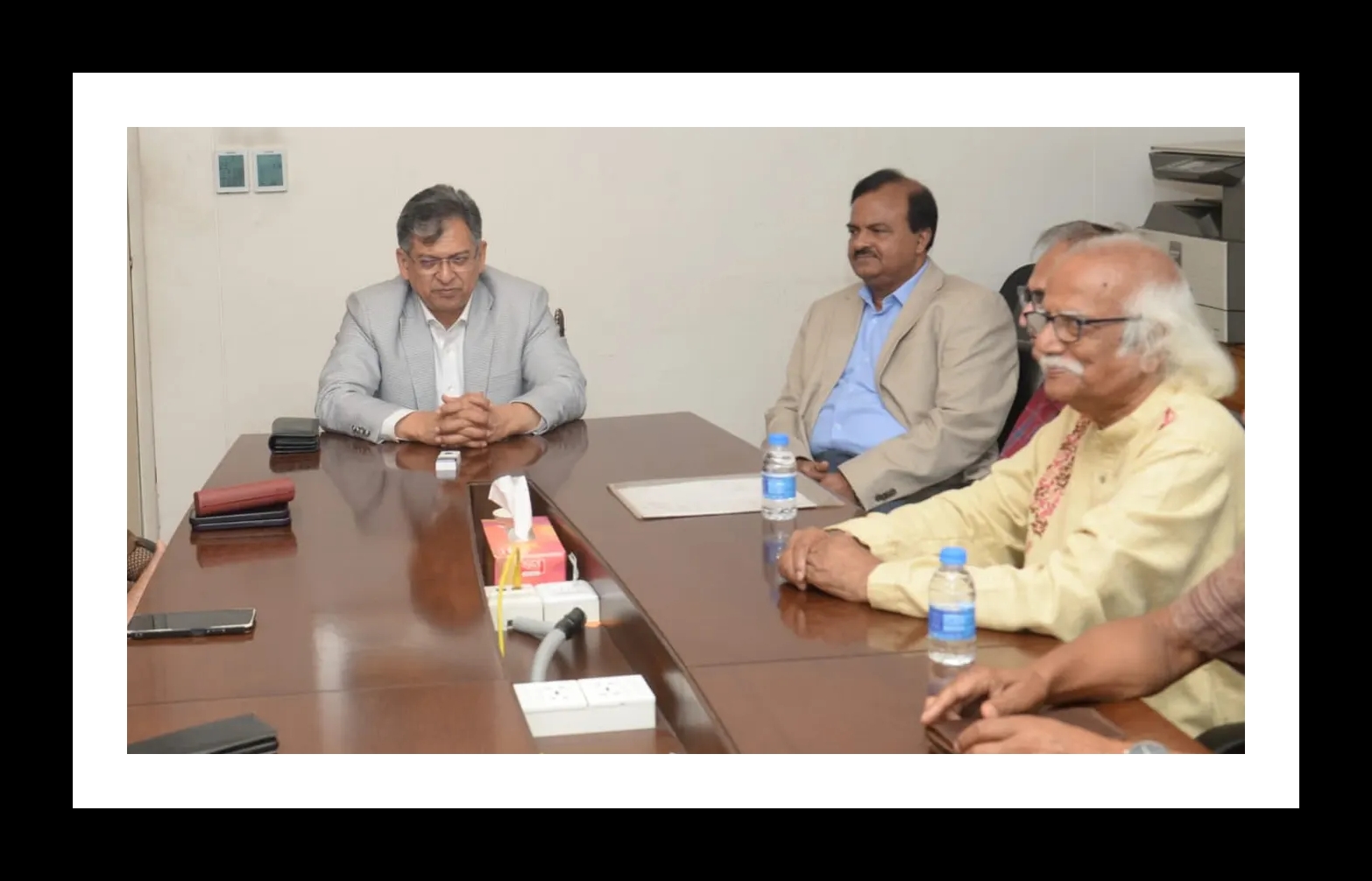 সাম্প্রদায়িক সম্প্রীতি রক্ষায় স্বরাষ্ট্রমন্ত্রীর সঙ্গে পূজা উদযাপন পরিষদের বৈঠক